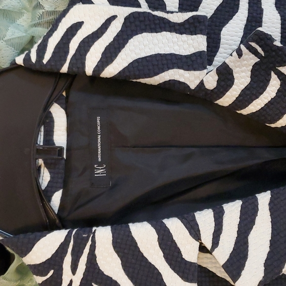 INC ladies print jacket - Picture 3 of 10